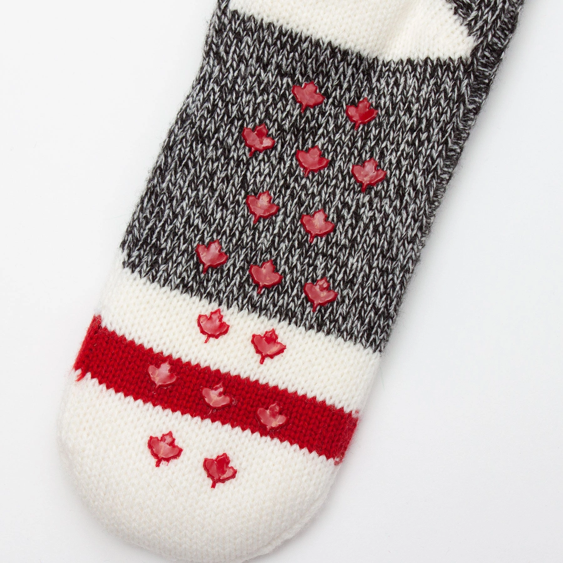 Cozy Canadian Cabin Slippers: Extra Plush Grey – Ultimate Comfort!